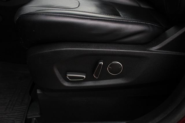 Used 2019 Ford Edge Titanium w/ Equipment Group 301A image 3