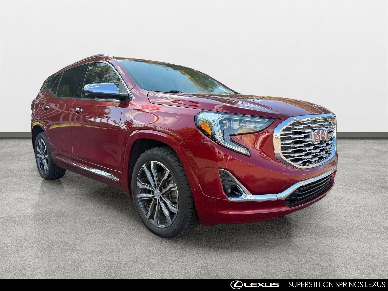 Used 2020 GMC Terrain Denali w/ Denali Premium Package FWD image 2