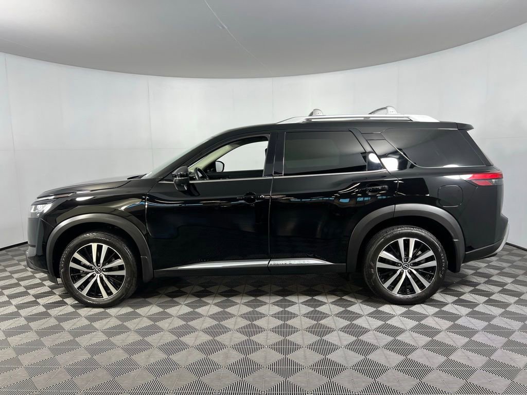 Used 2024 Nissan Pathfinder Platinum image 9