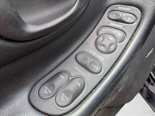 Used 2004 Chevrolet Corvette Z06 w/ Memory Package RWD image 11
