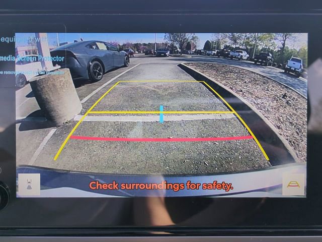 Used 2025 Toyota Camry SE image 19