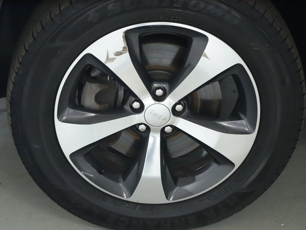 Used 2019 Jeep Cherokee Limited image 38