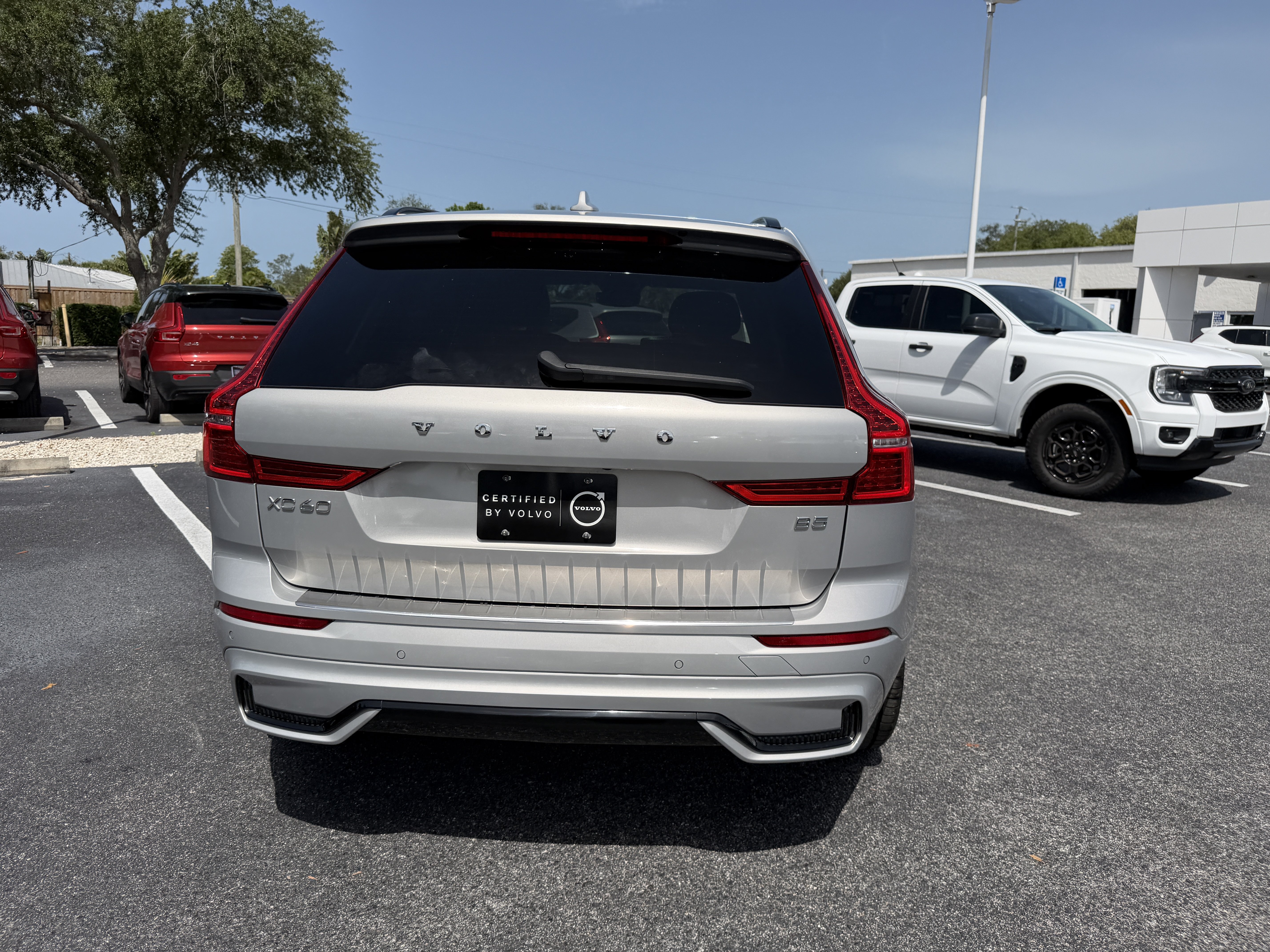 Certified 2023 Volvo XC60 B5 Ultimate w/ Climate Package FWD image 4