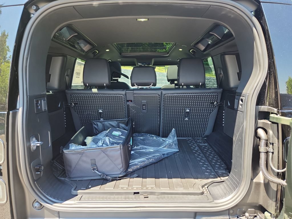 New 2026 Land Rover Defender 110 S AWD/4WD image 13