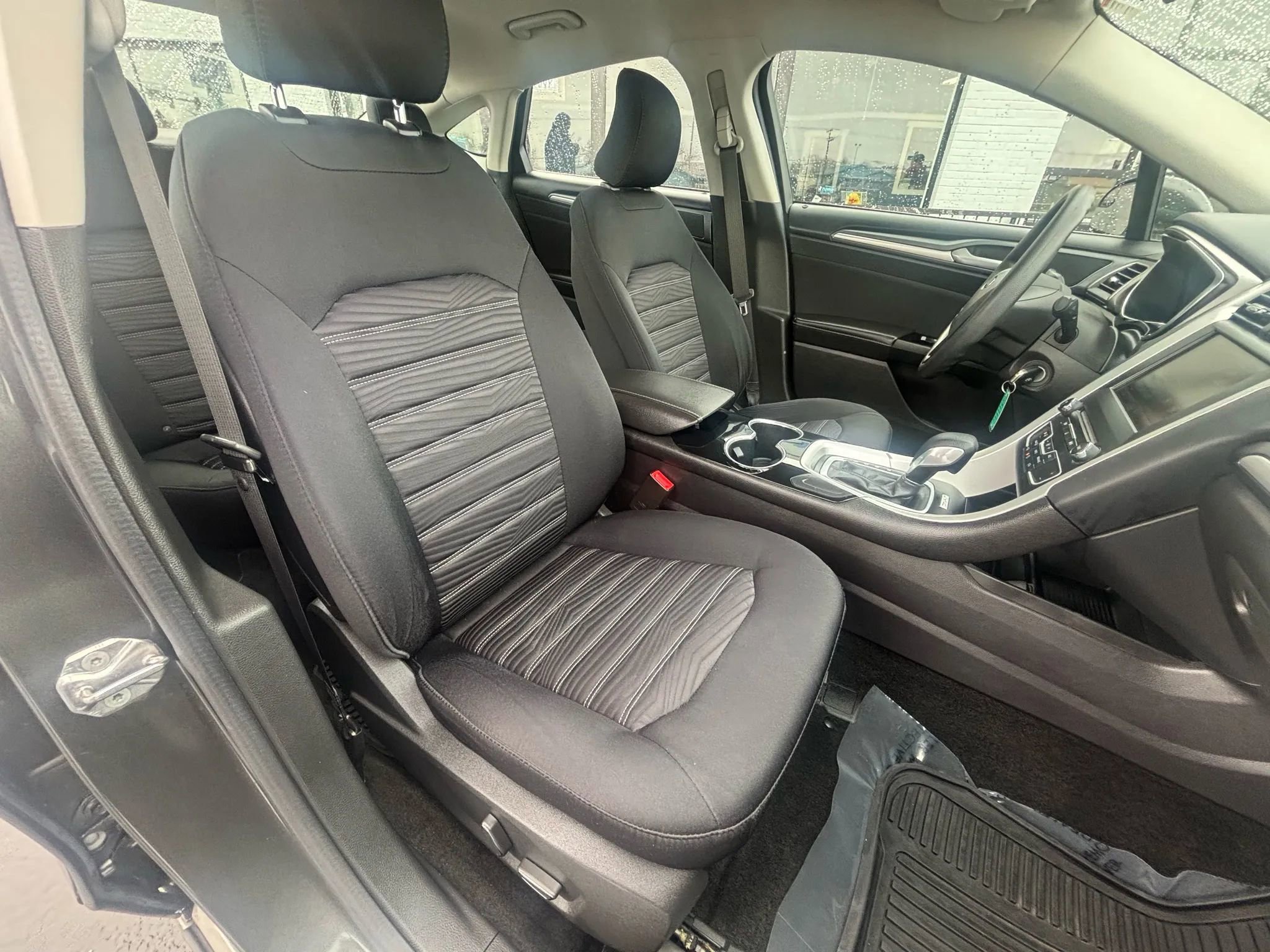 Used 2016 Ford Fusion SE image 12