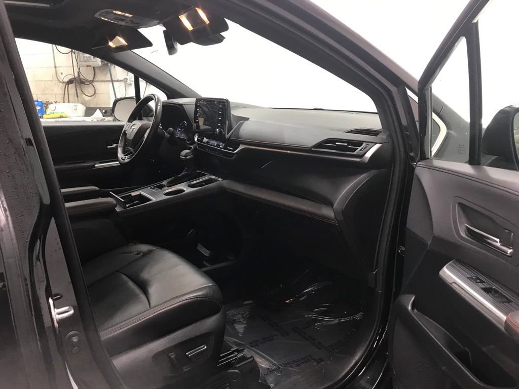Used 2021 Toyota Sienna XSE image 37