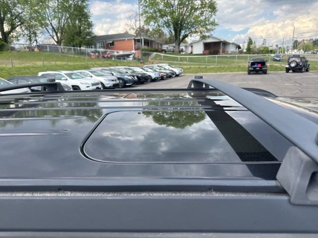 Used 2010 Jeep Commander Sport w/ Sun/Sound Group AWD/4WD image 11