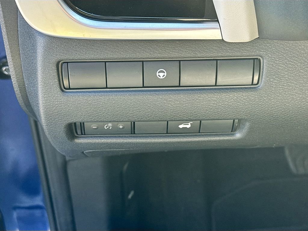 Used 2023 Nissan Rogue SL w/ SL Premium Package image 10