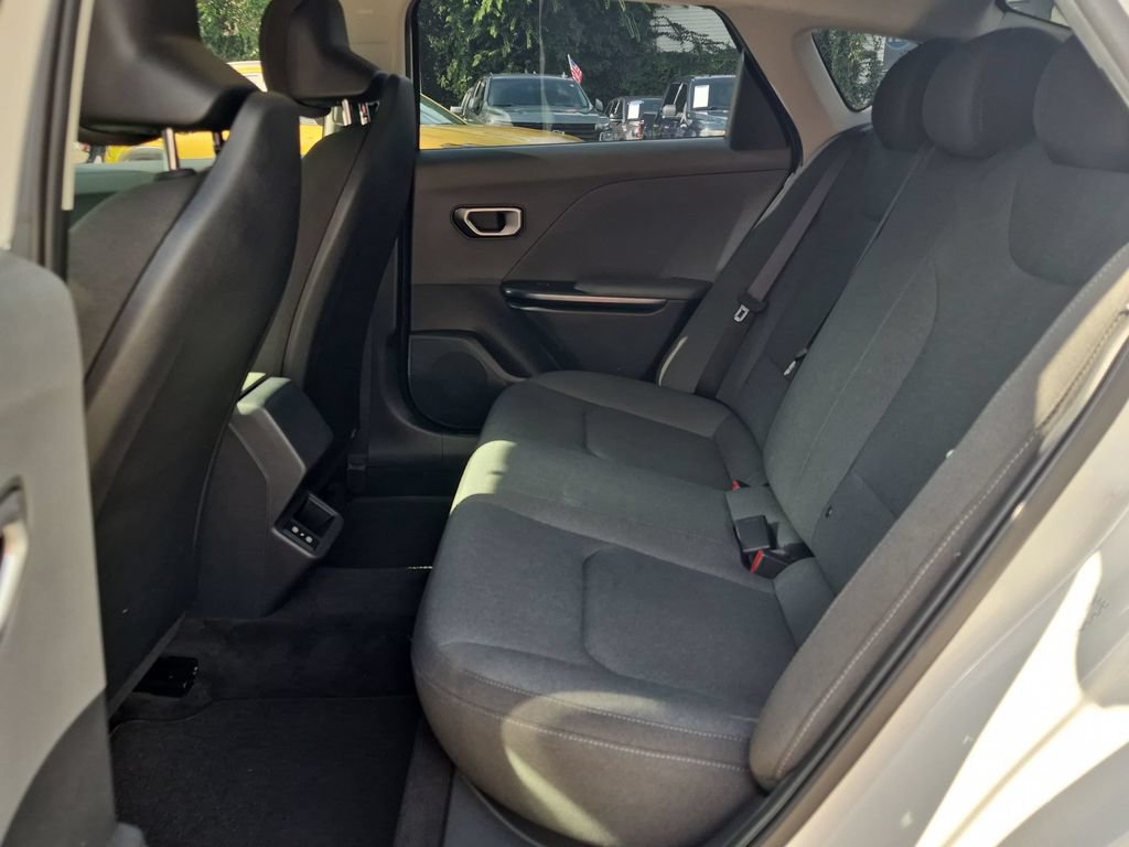 Used 2025 Kia K4 FWD image 21