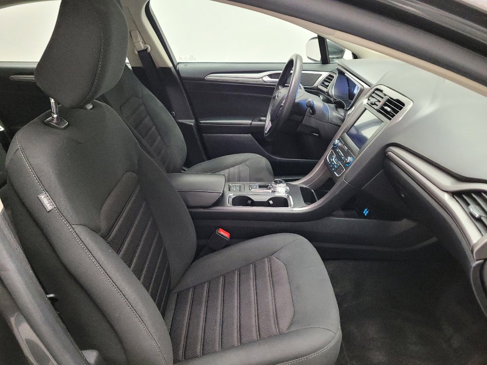 Used 2020 Ford Fusion SE FWD image 21