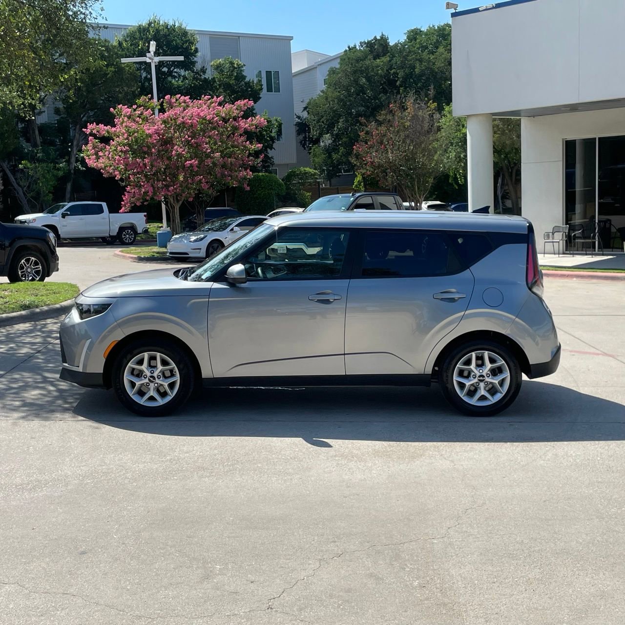 Used 2024 Kia Soul LX w/ Option Group 015 FWD image 3