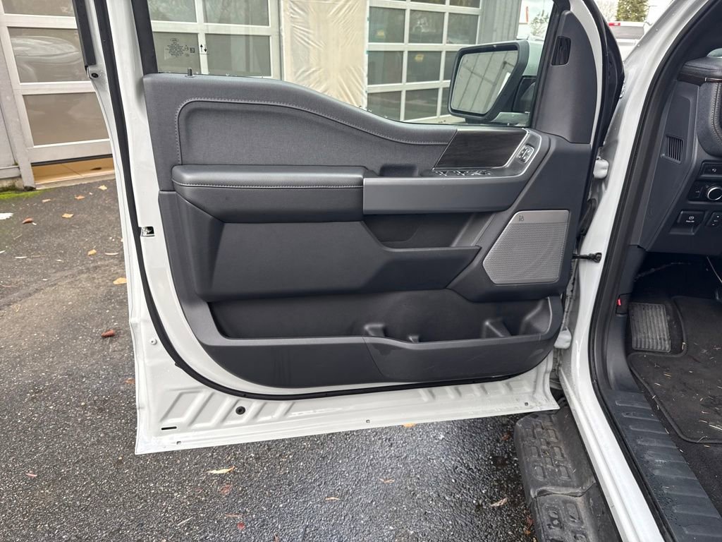 Used 2024 Ford F150 Lightning Lariat image 15