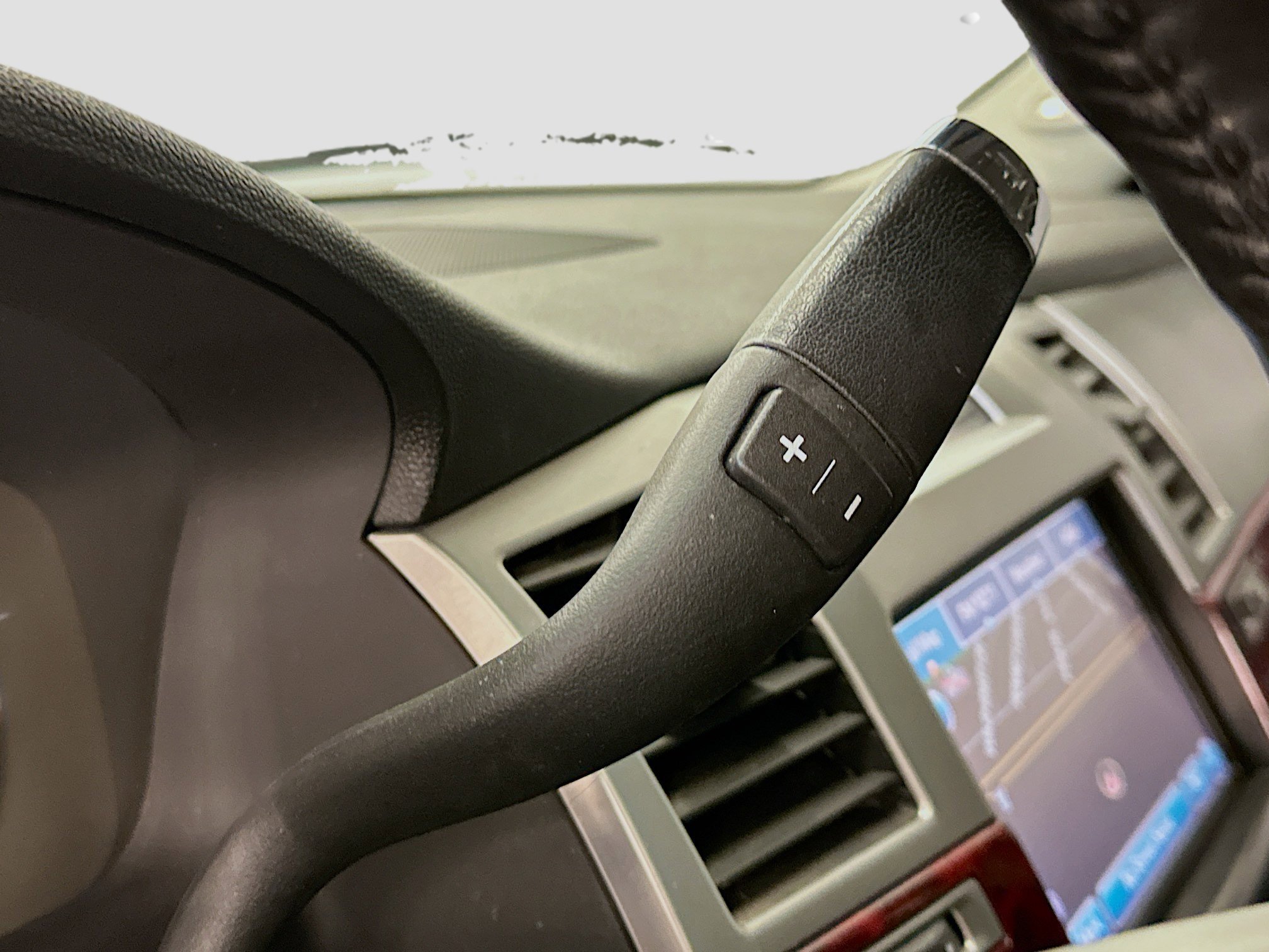 Used 2012 Cadillac Escalade Premium image 25