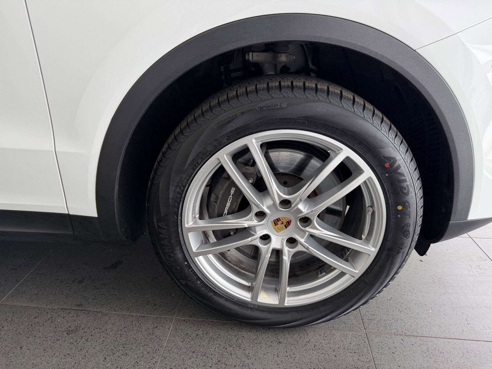 Certified 2023 Porsche Cayenne Platinum Edition image 13