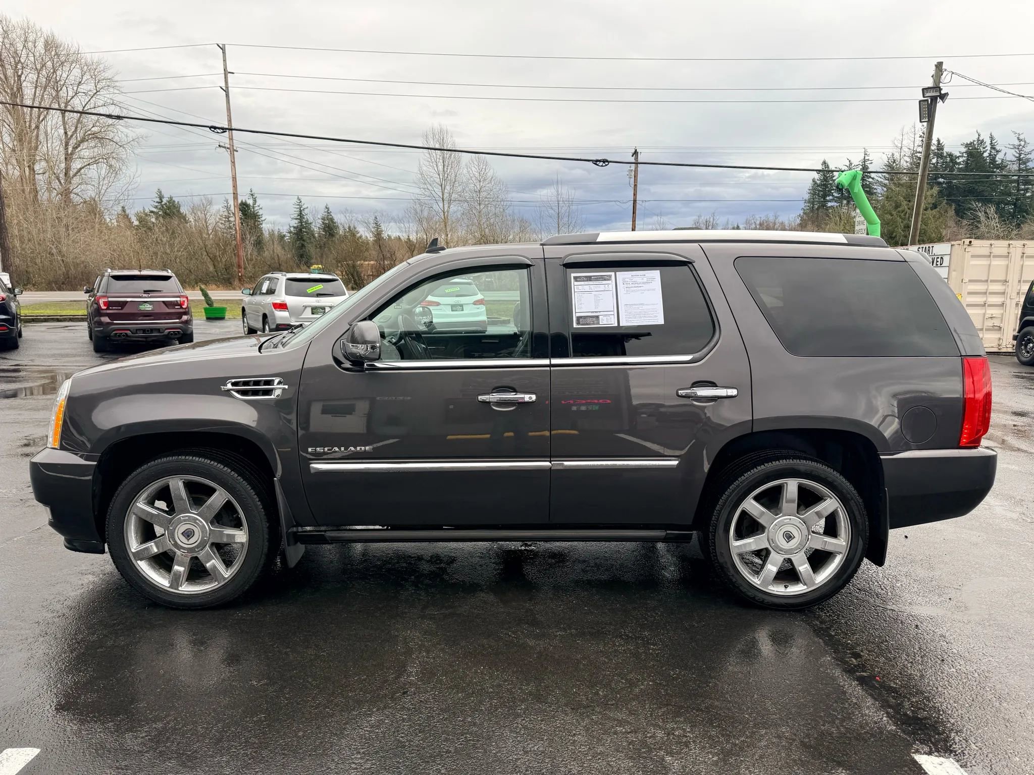 Used 2011 Cadillac Escalade Premium AWD/4WD image 5