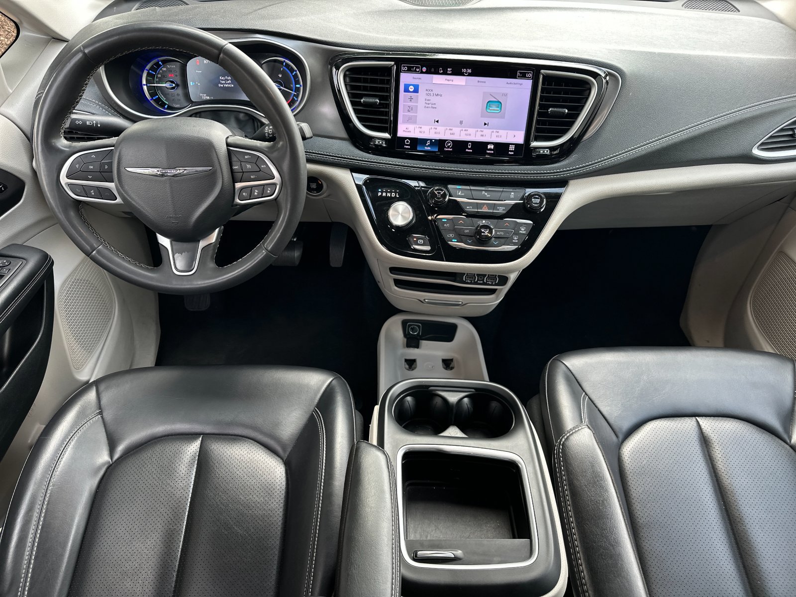 Used 2023 Chrysler Pacifica Touring-L FWD image 13