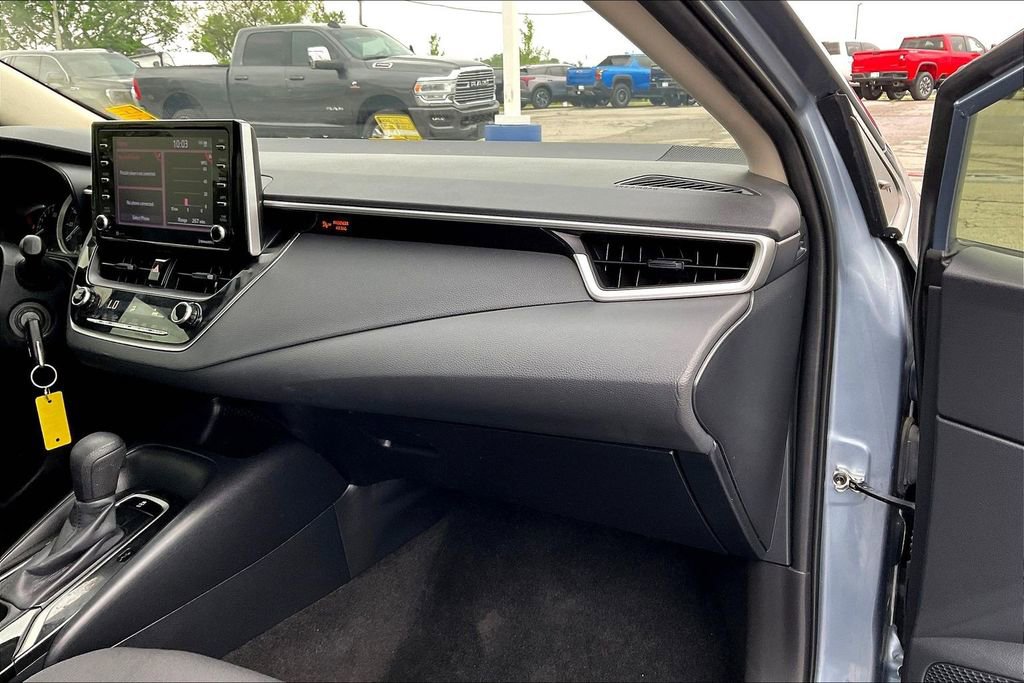 Used 2021 Toyota Corolla LE FWD image 16