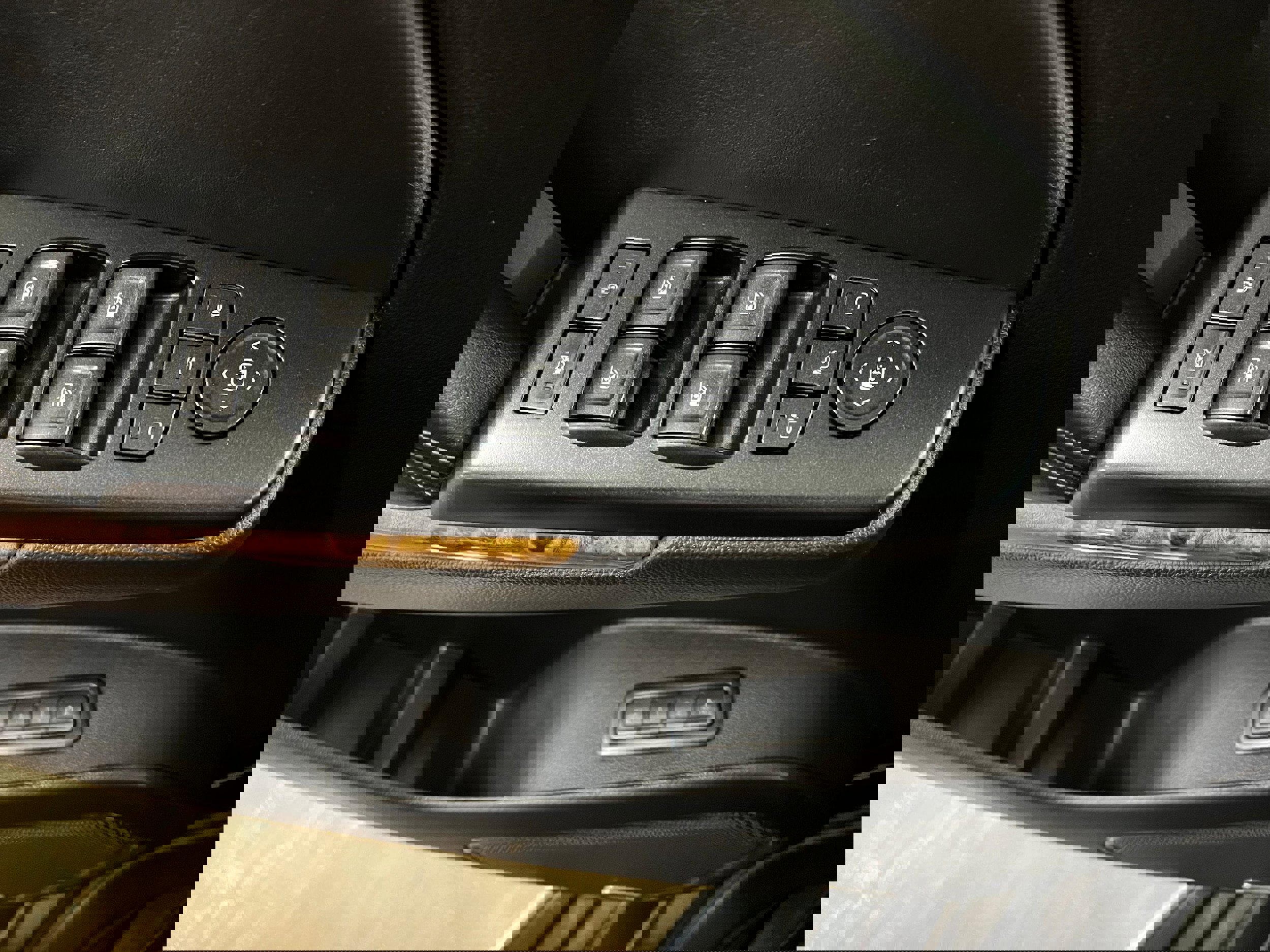 Used 2015 GMC Yukon Denali w/ Touring Package image 22