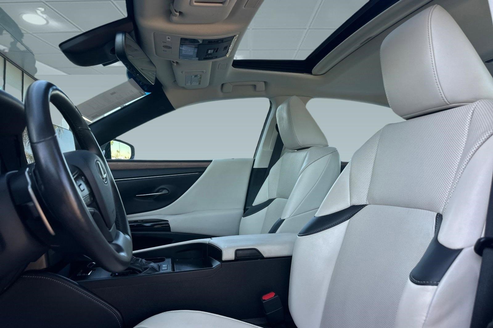 Certified 2025 Lexus ES 300h w/ Premium Package image 17