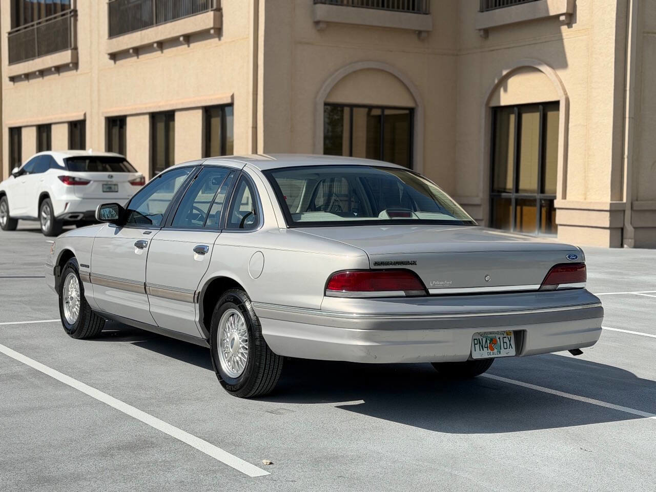 Used 1992 Ford Crown Victoria LX RWD image 7