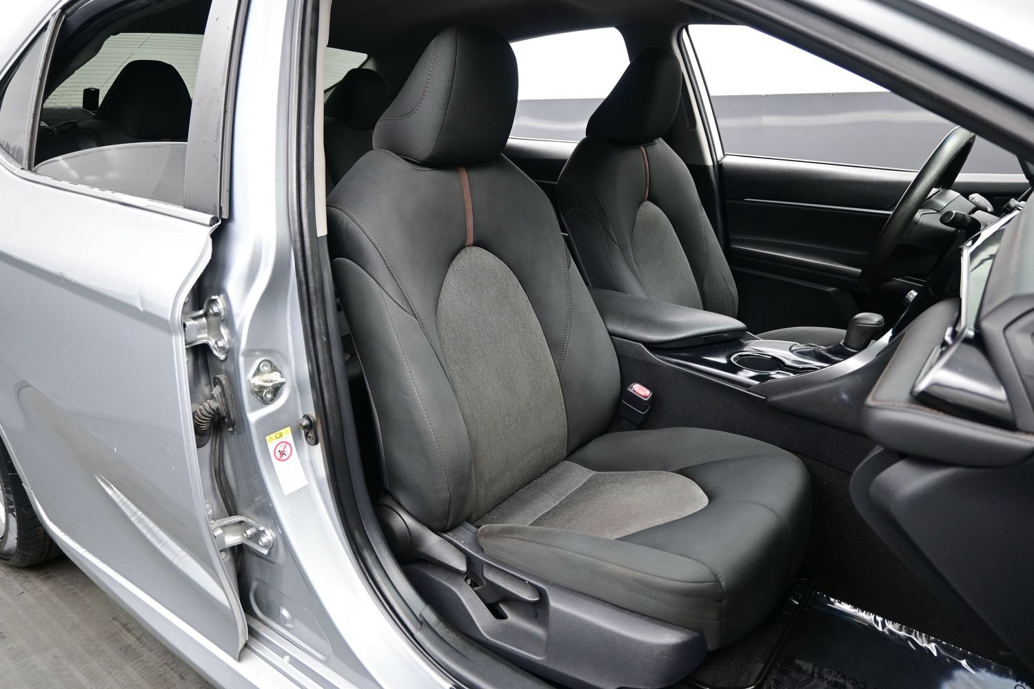 Used 2019 Toyota Camry LE FWD image 14