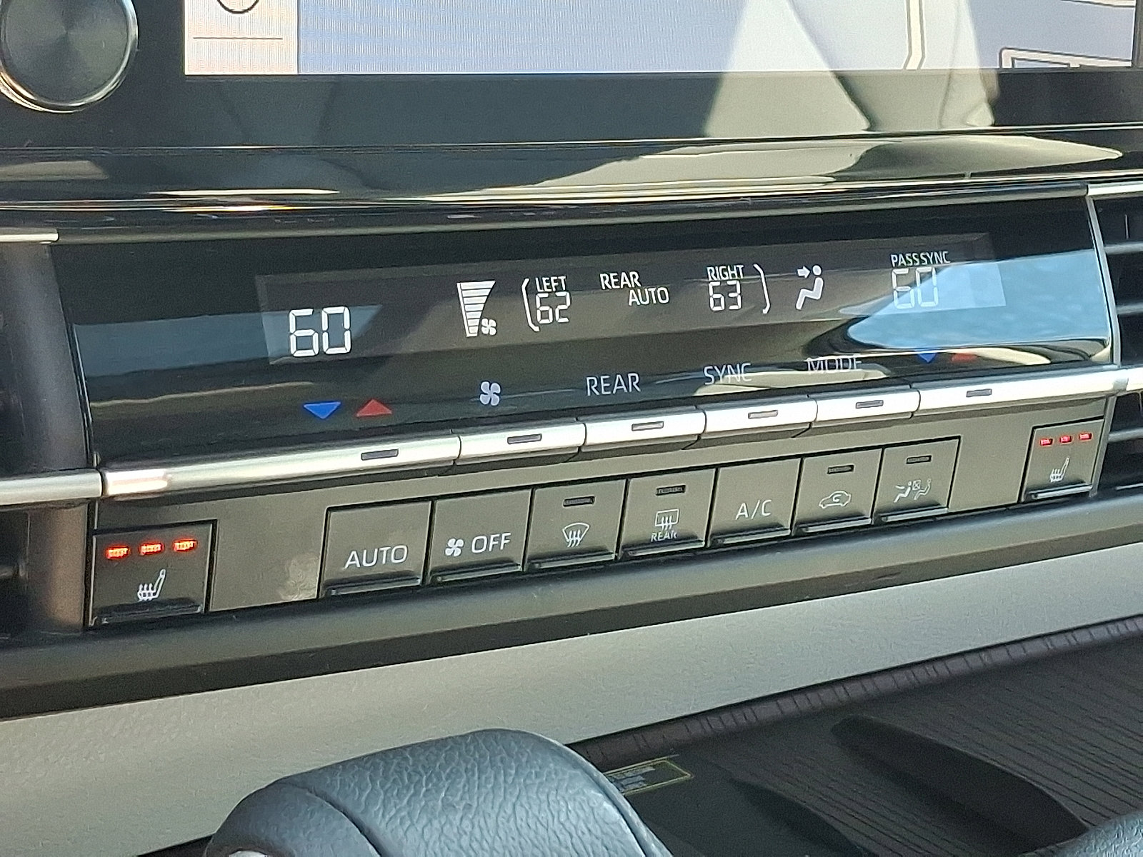 Used 2021 Toyota Sienna XLE image 18