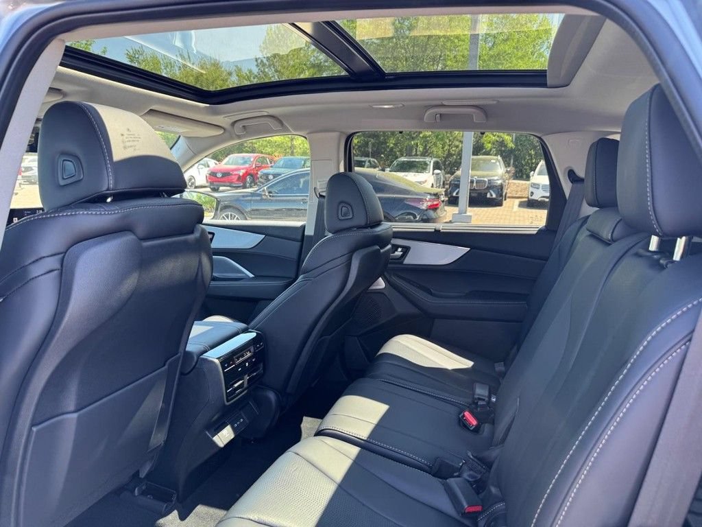 Certified 2026 Acura MDX w/ Technology Package FWD image 12