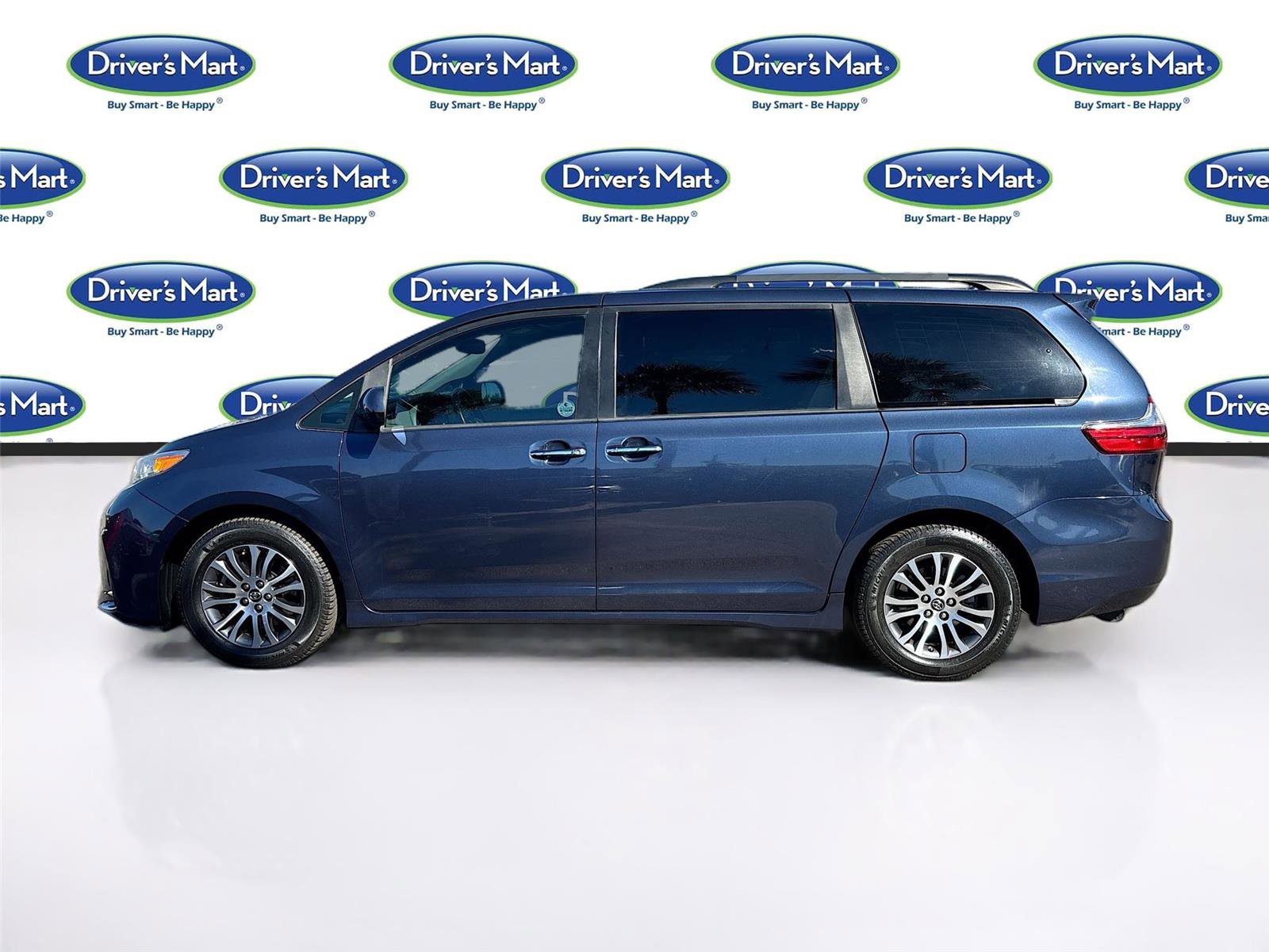 Used 2020 Toyota Sienna XLE image 4