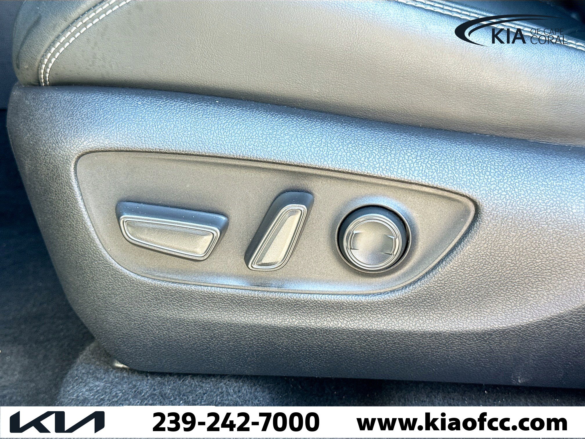 Used 2022 Toyota RAV4 XLE Premium image 24