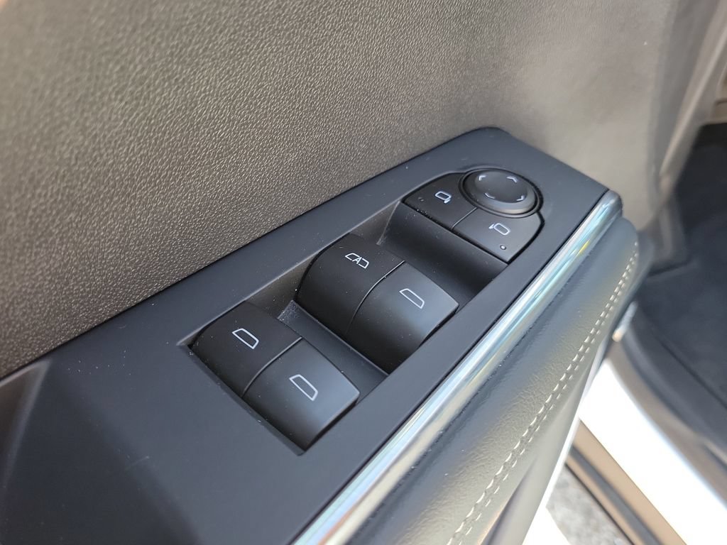 Used 2026 GMC Acadia Elevation w/ Elevation Premium Package FWD image 22