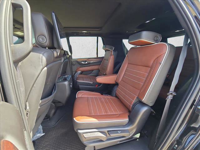 Used 2023 GMC Yukon Denali Ultimate AWD/4WD image 18