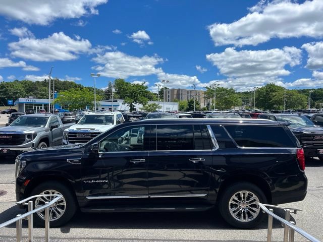 Used 2022 GMC Yukon XL SLT w/ SLT Premium Package AWD/4WD image 6