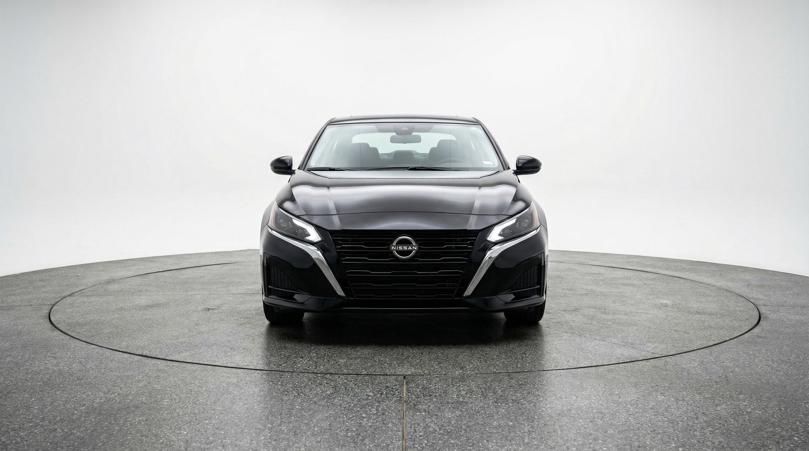 Used 2025 Nissan Altima 2.5 SV image 2