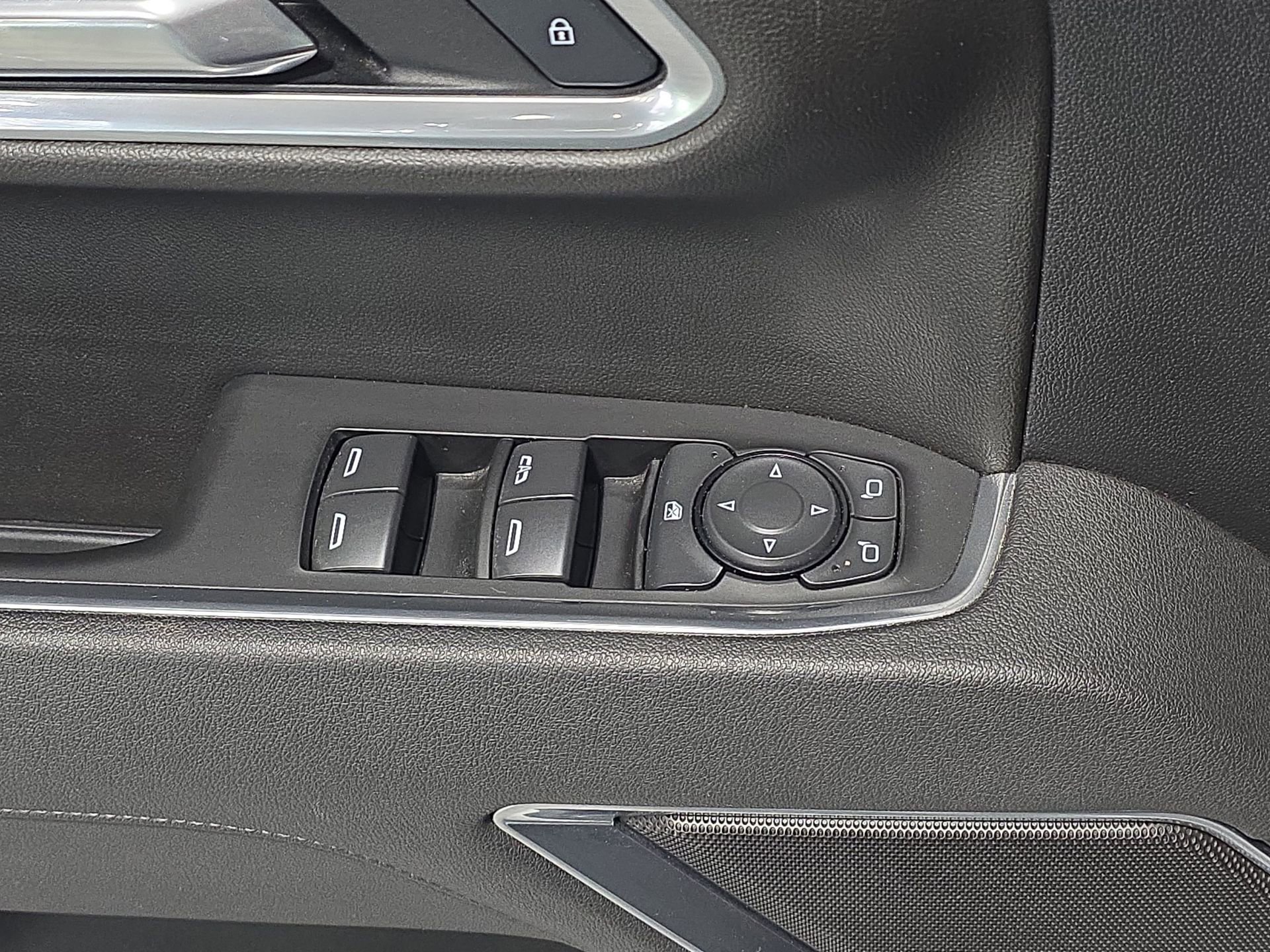 Used 2025 Chevrolet Silverado 1500 LT AWD/4WD image 26