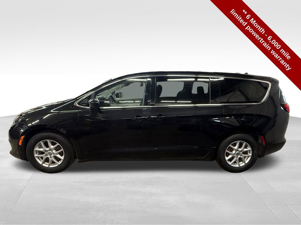 Used 2022 Chrysler Voyager LX FWD image 2