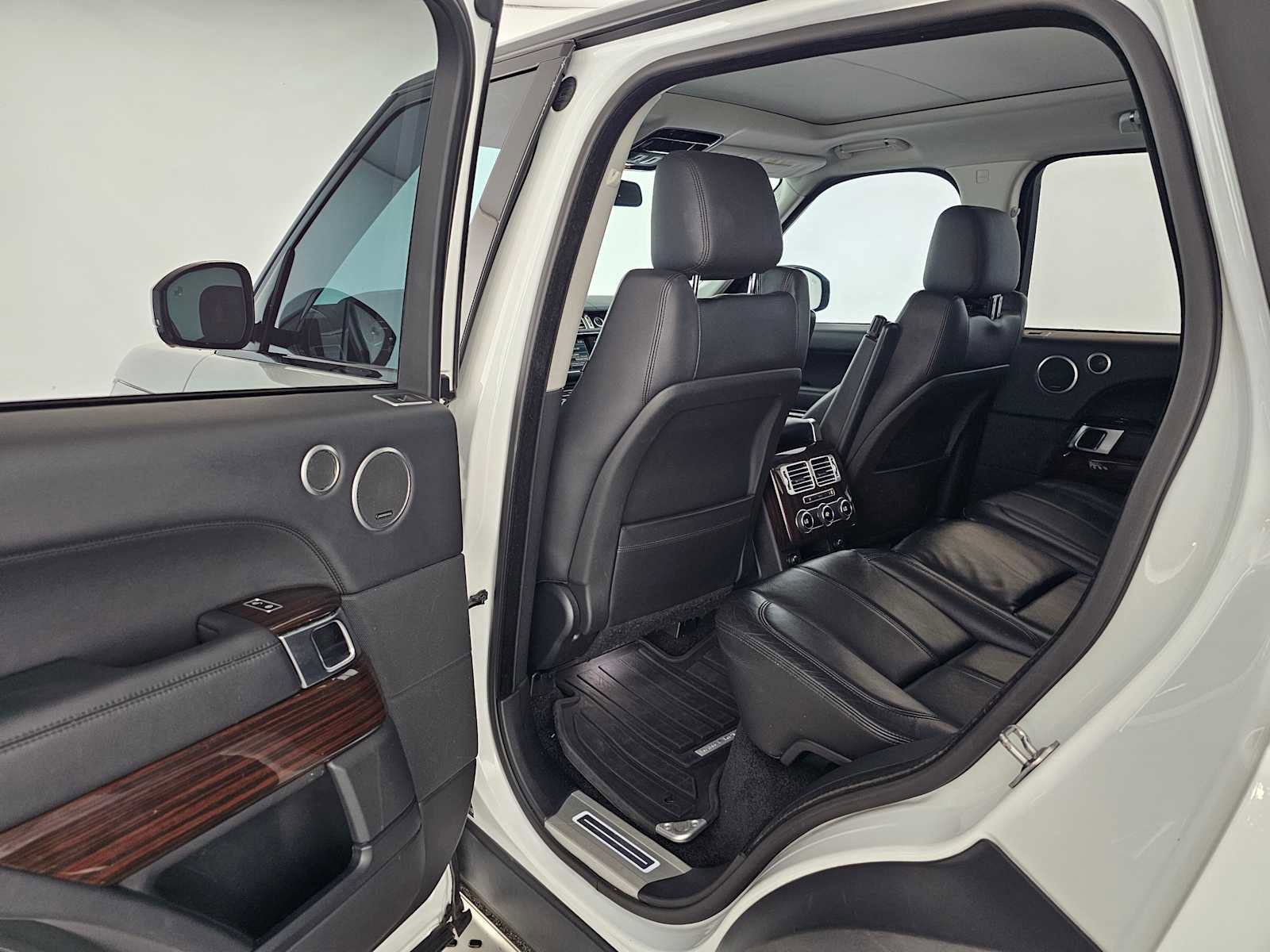 Used 2015 Land Rover Range Rover image 15