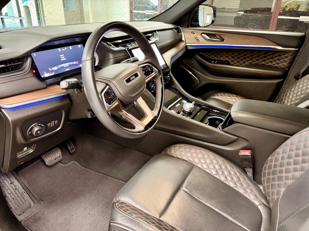 Certified 2024 Jeep Grand Cherokee Summit w/ Adv Protech Group IV AWD/4WD image 9