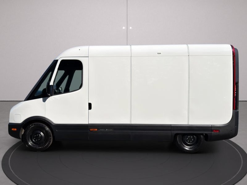 Used 2024 Rivian Delivery 500 FWD image 2