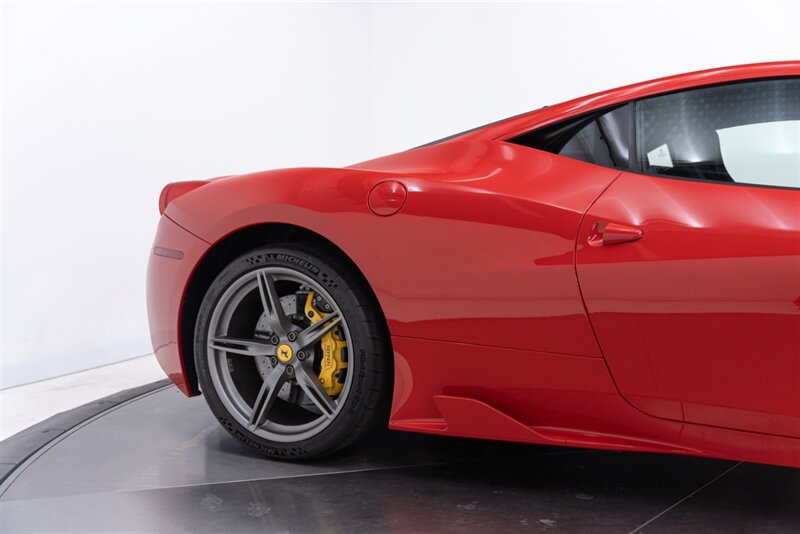 Used 2015 Ferrari 458 Speciale Coupe RWD image 27