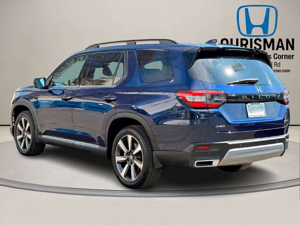Certified 2025 Honda Pilot Touring image 3