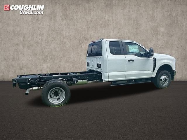 New 2025 Ford F350 XL w/ XL Chrome Package image 5