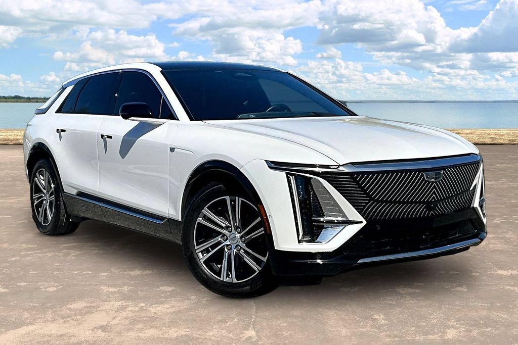 Used 2024 Cadillac Lyriq Luxury RWD image 3