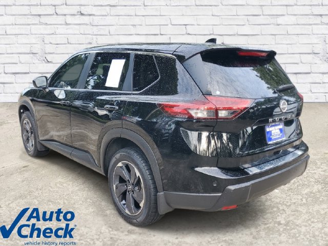 Used 2024 Nissan Rogue SV FWD image 2