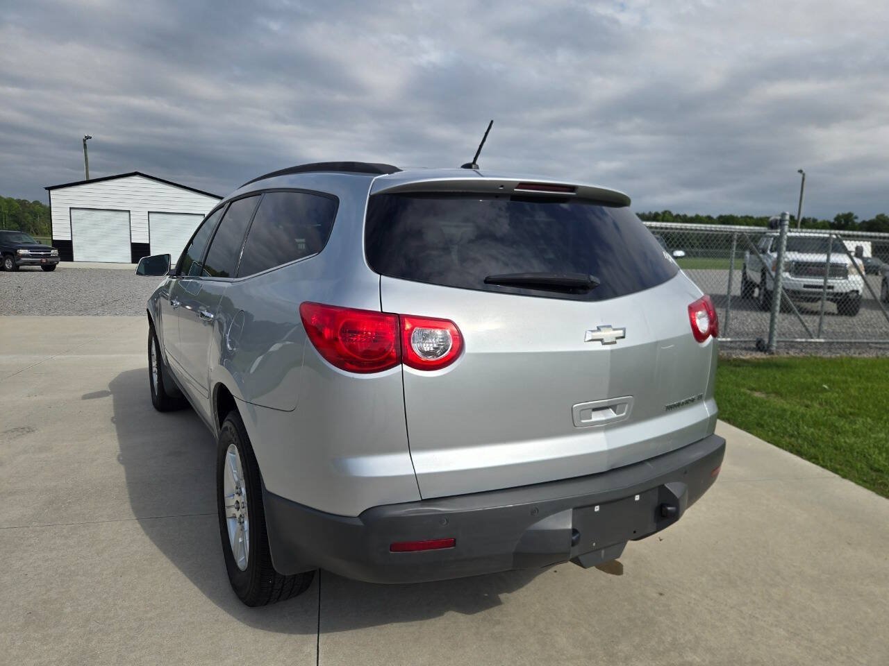 Used 2012 Chevrolet Traverse LT FWD image 8