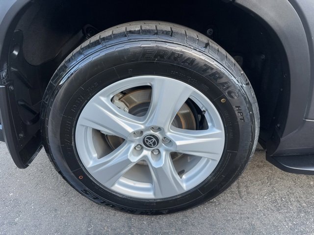 Used 2023 Toyota Highlander LE image 30