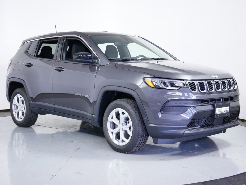 Used 2024 Jeep Compass Sport image 2