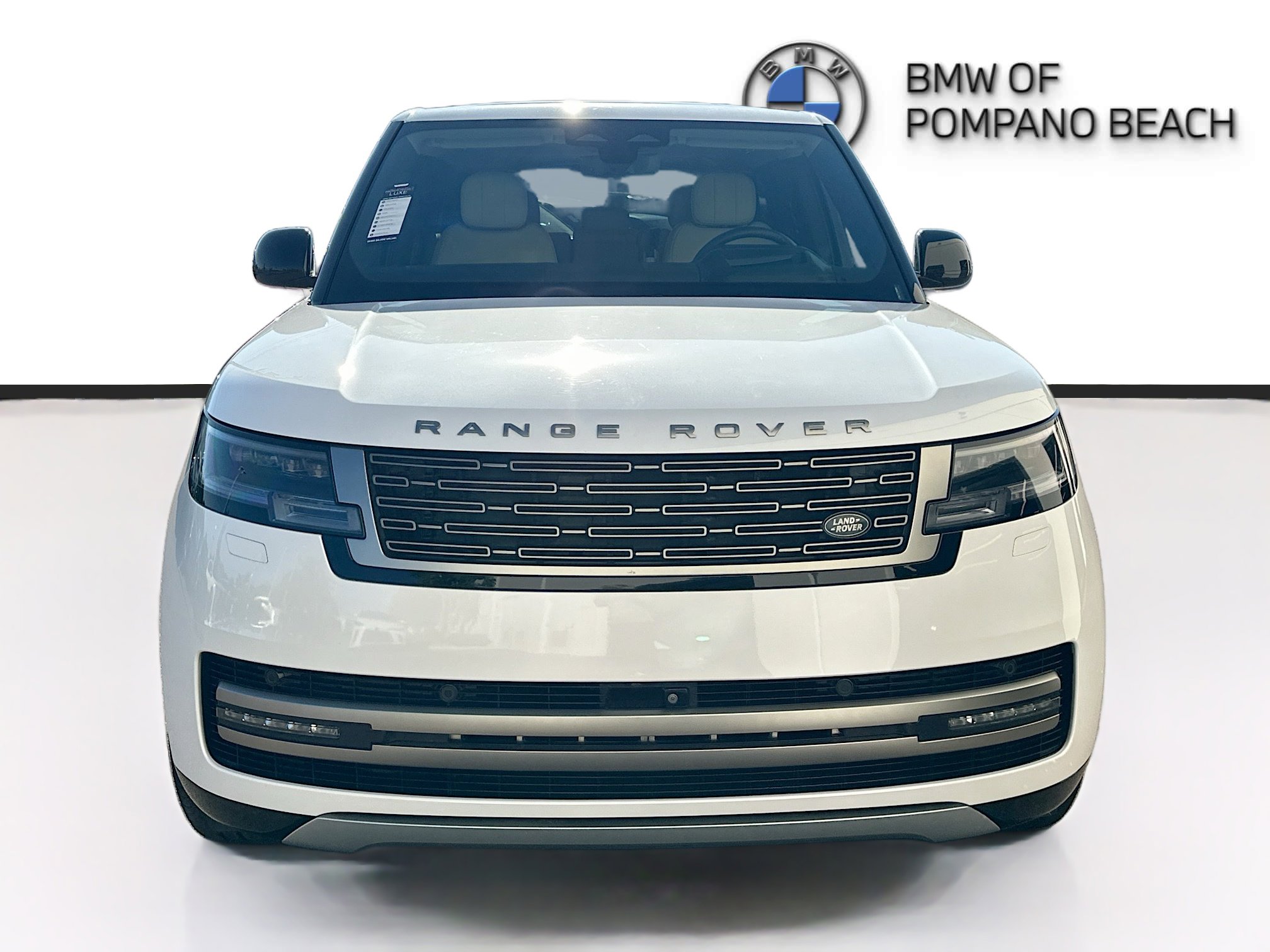 Used 2024 Land Rover Range Rover SE image 2