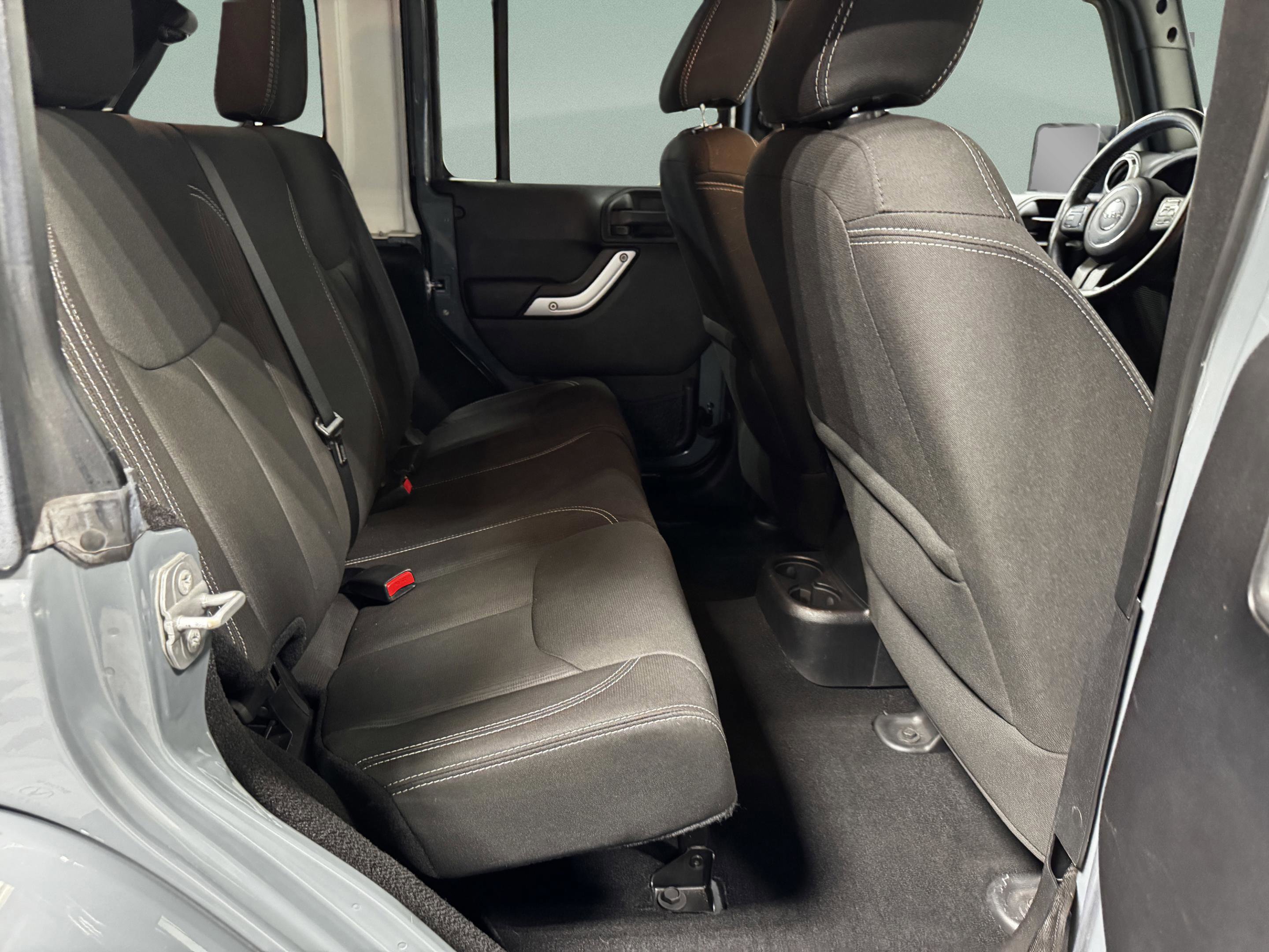 Used 2015 Jeep Wrangler Unlimited Sahara AWD/4WD image 18
