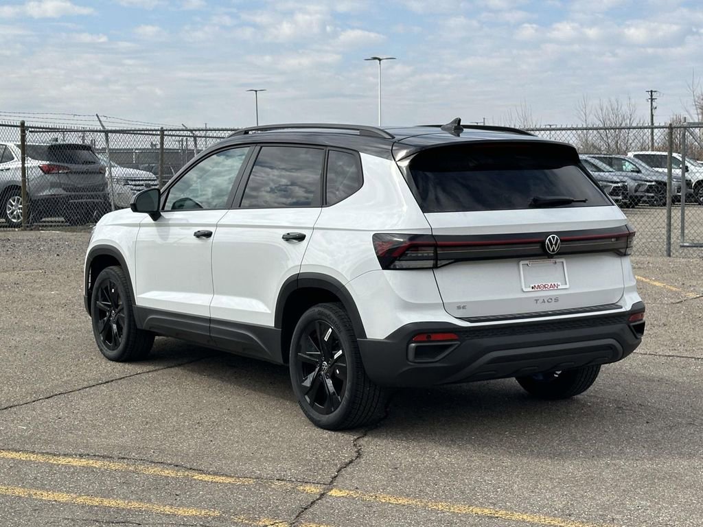 New 2025 Volkswagen Taos SE FWD image 3