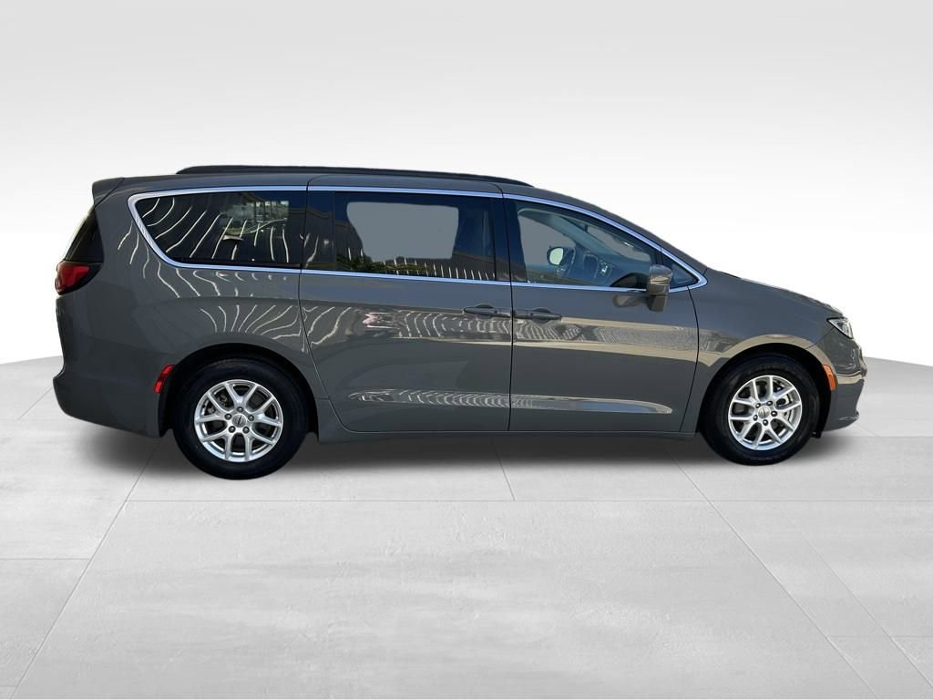 Used 2022 Chrysler Pacifica Touring-L image 6